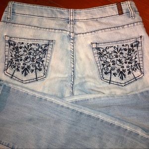 Light wash butterfly 🦋 pocket vintage jeans